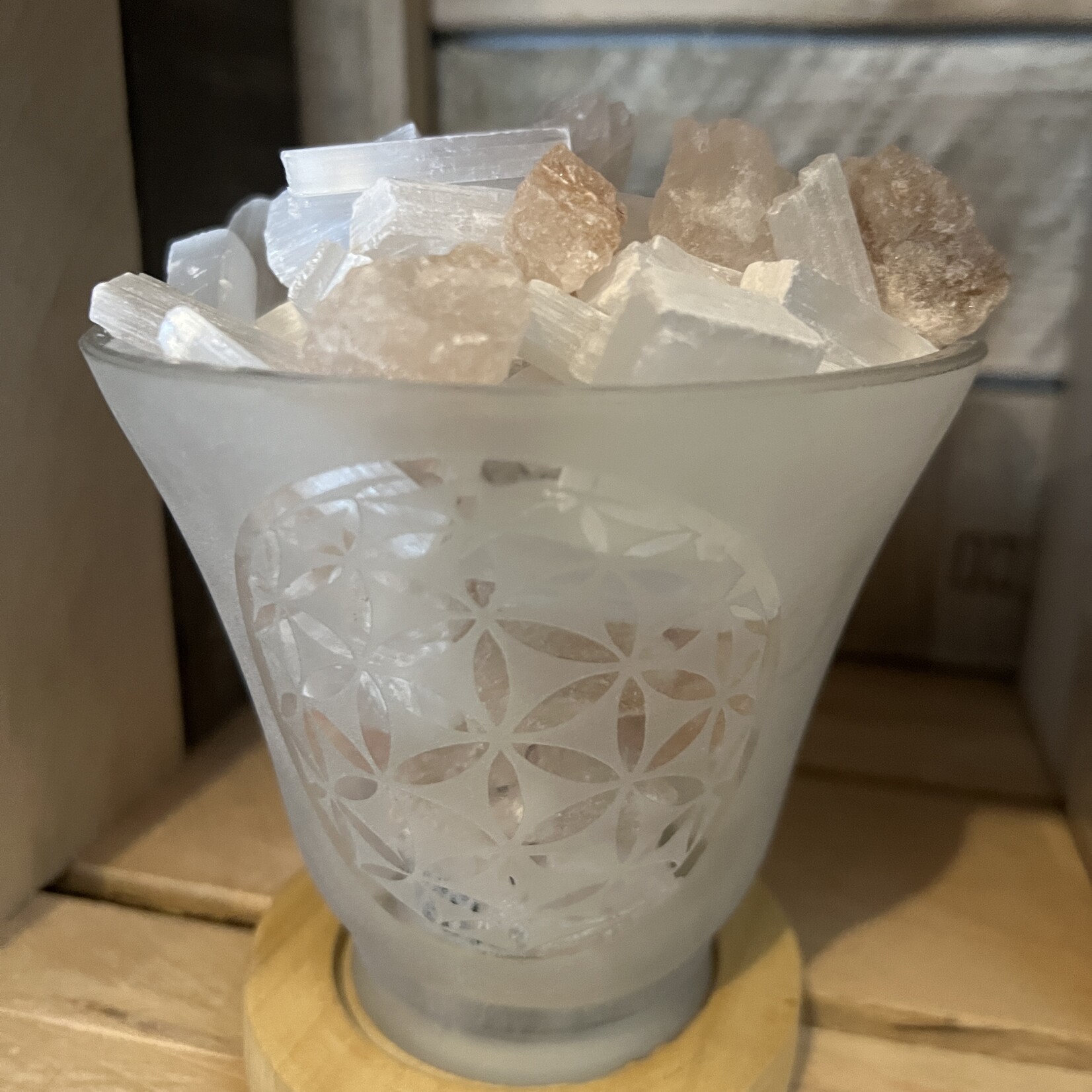 Frosted glass lamp with natural stones