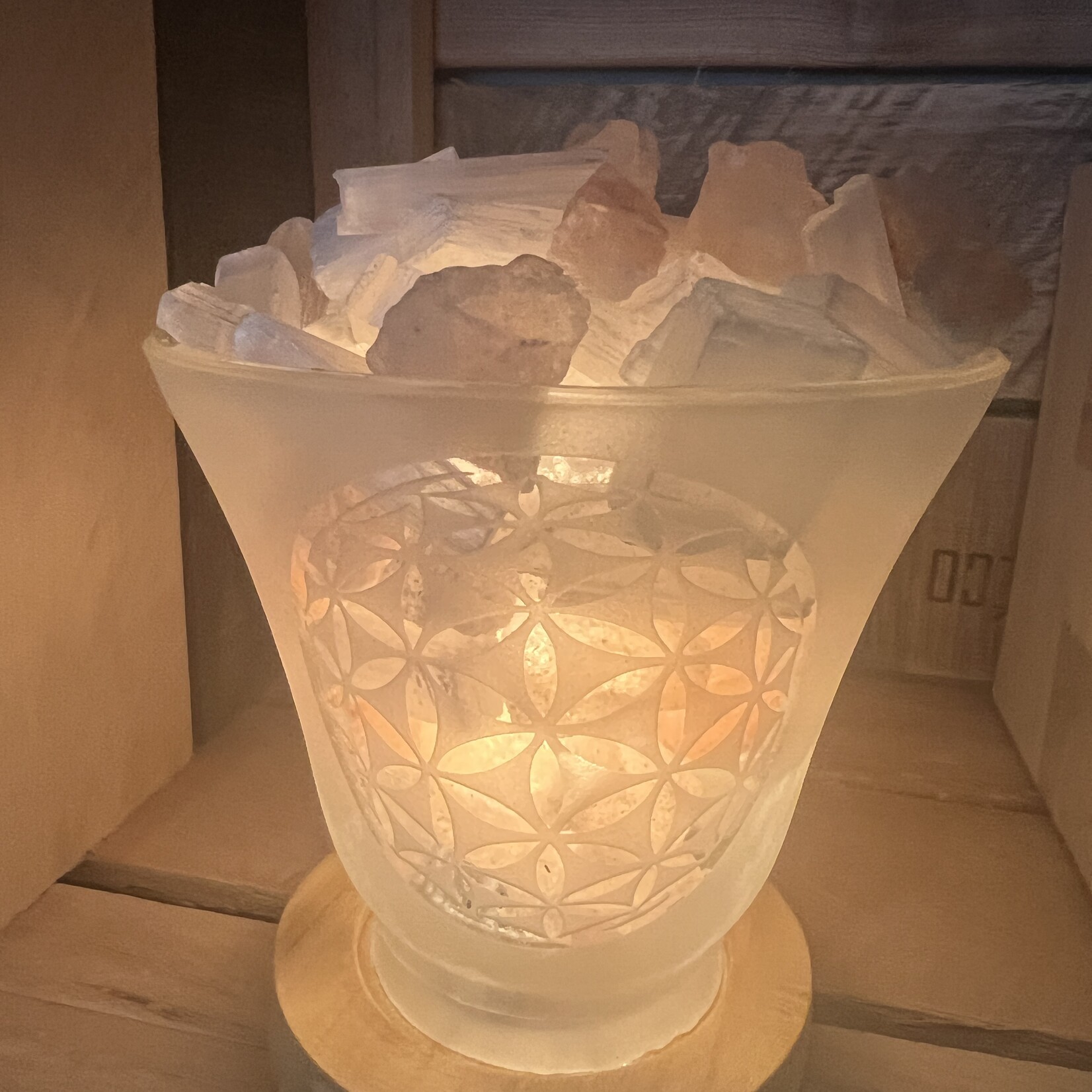 Frosted glass lamp with natural stones