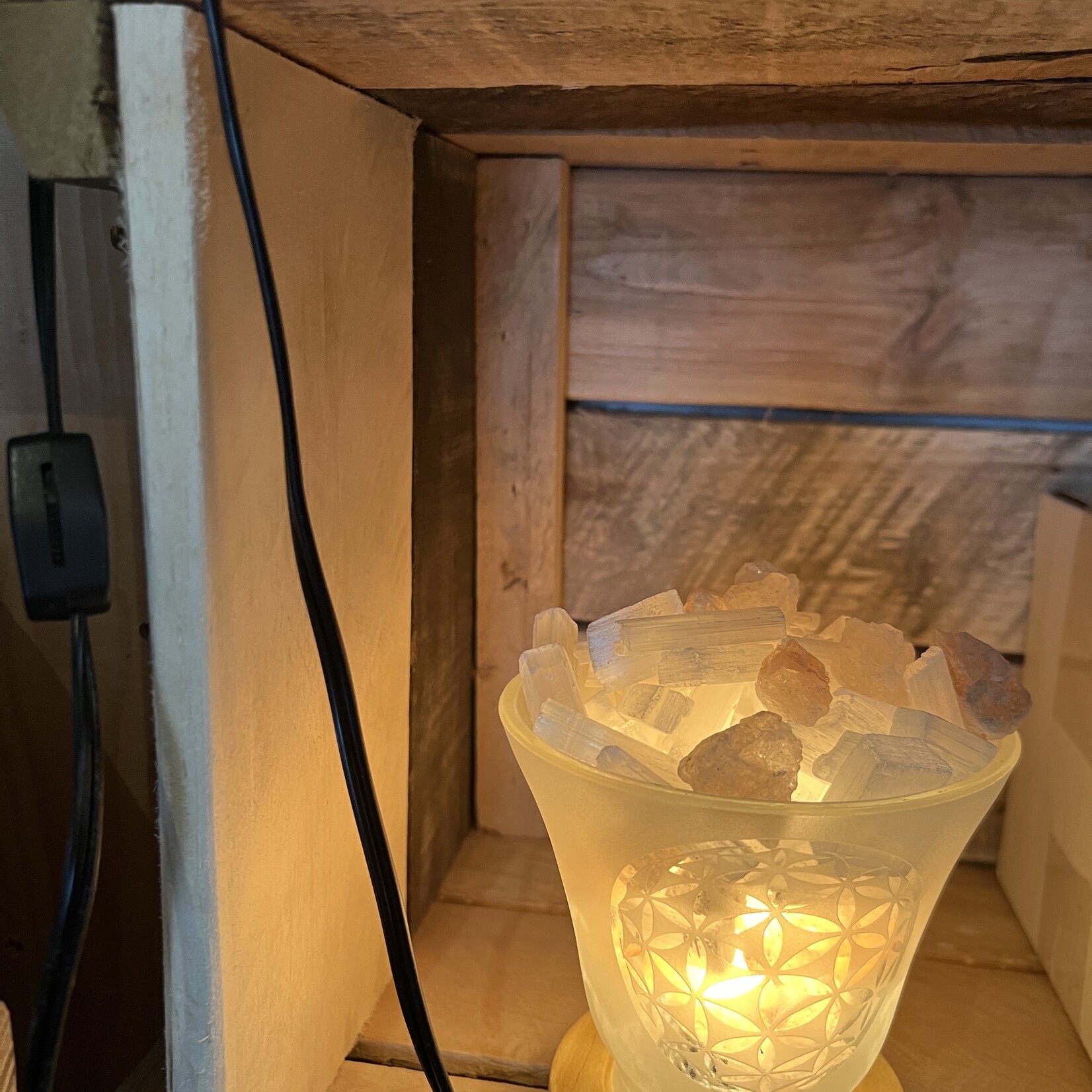 Frosted glass lamp with natural stones