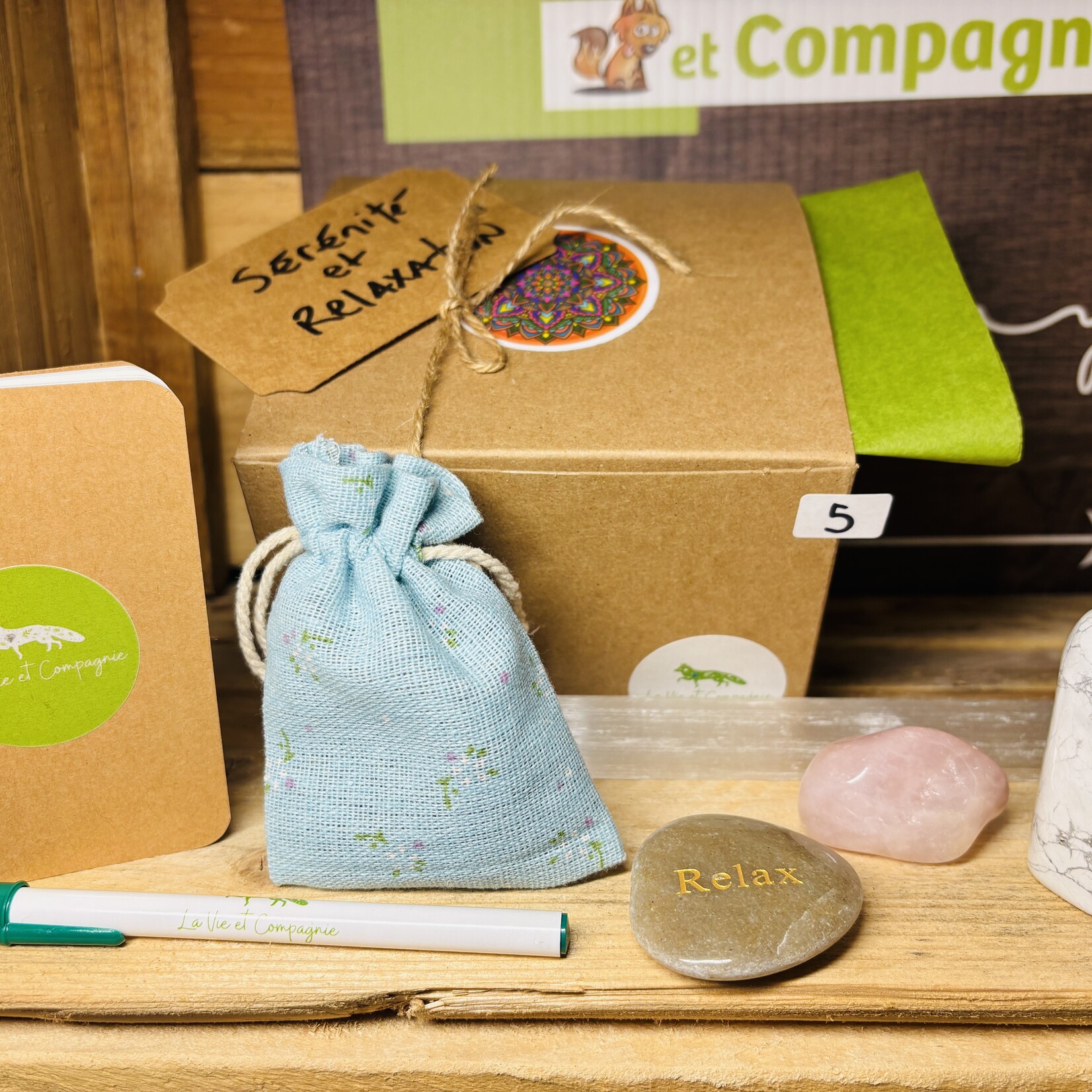Boîte Cadeau – Kits Découverte Débutants, Sérénité & Relaxation et Énergie & Vitalité – Sélénite, Howlite, Quartz Rose, Agate, Cornaline, Citrine, Jaspe Rouge, Œil de Tigre
