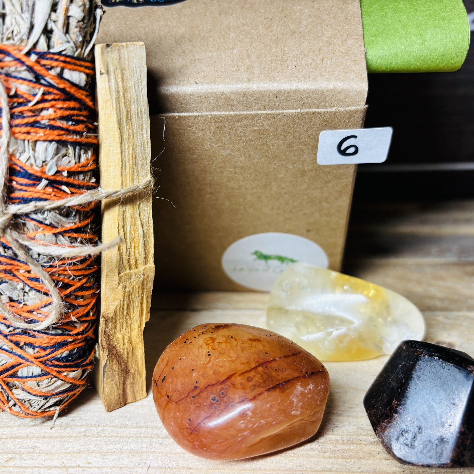 Gift Box – Beginner’s Discovery, Serenity & Relaxation & Energy & Vitality Kits – Selenite, Howlite, Rose Quartz, Agate, Carnelian, Citrine, Red Jasper, Tiger Eye