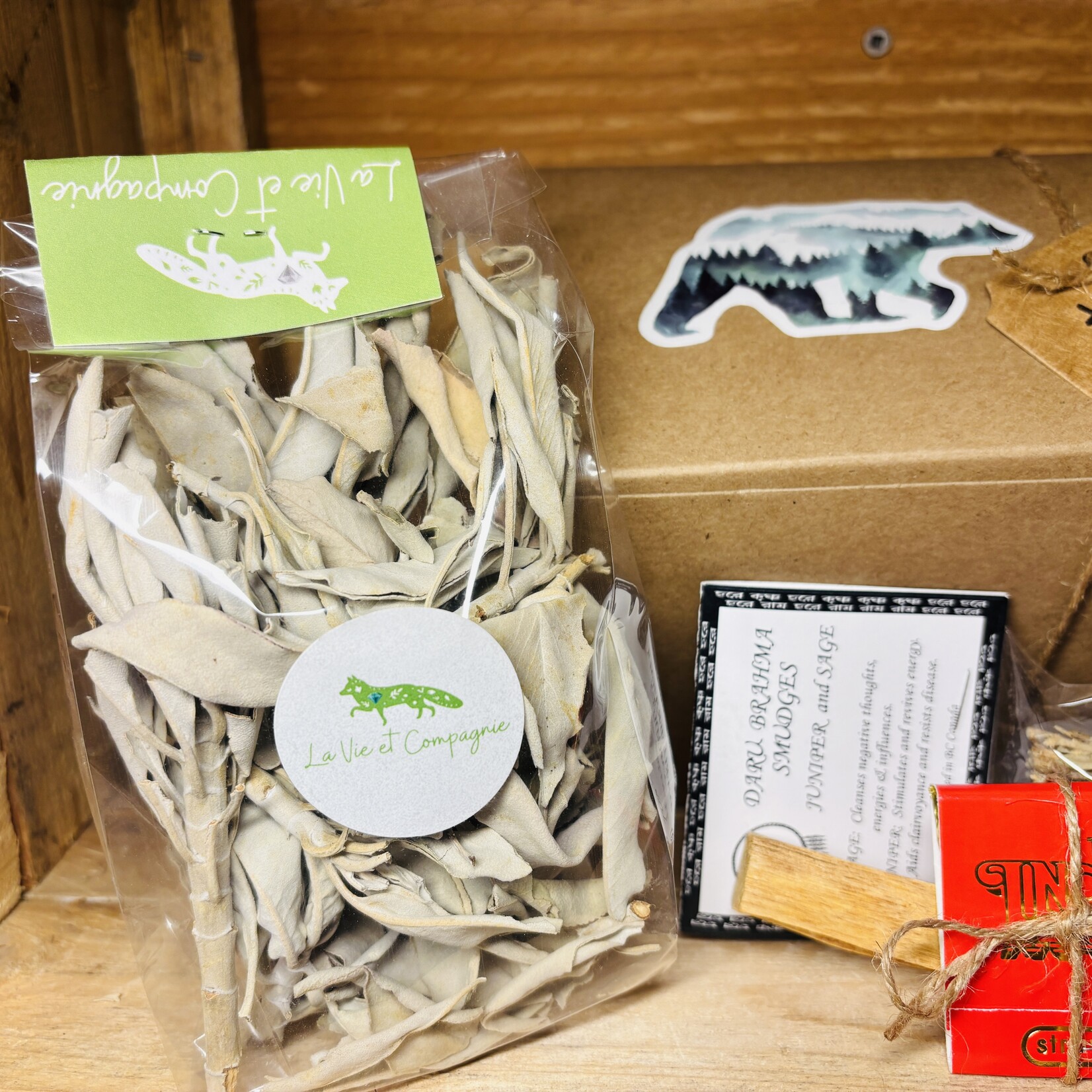 Cleansing & Smudging Gift Box – White Sage, Palo Santo & Incense for Energy Cleansing