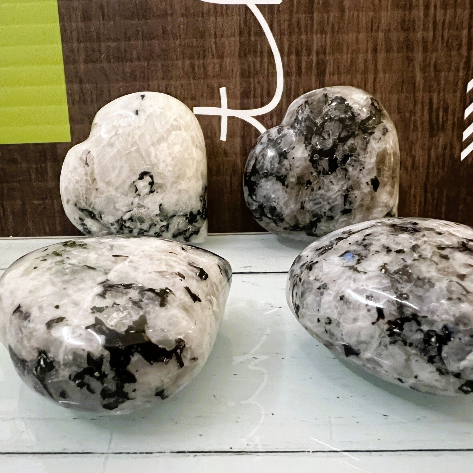 Cœur Pierre de Lune Arc-en-Ciel - Symbole de Pouvoir Féminin