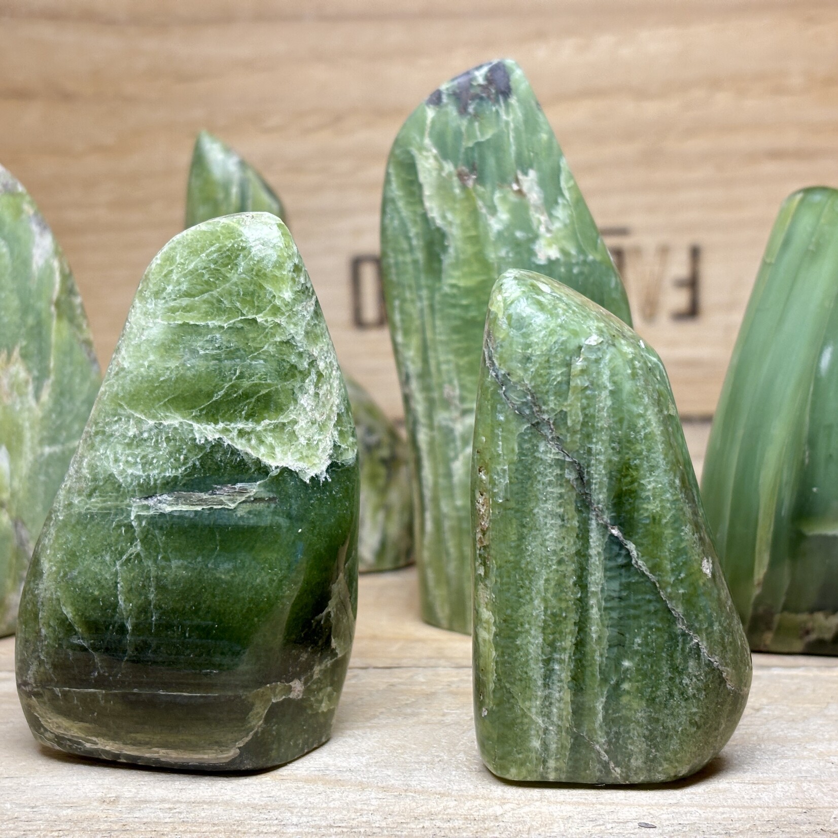 Tremolite Forme Libre – Cristal Naturel Poli – Spécimen Minéral Rare – Pièce Unique