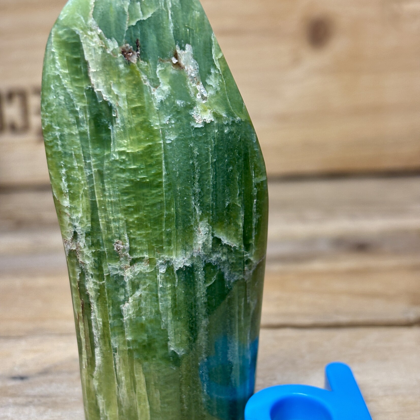 Tremolite Forme Libre – Cristal Naturel Poli – Spécimen Minéral Rare – Pièce Unique