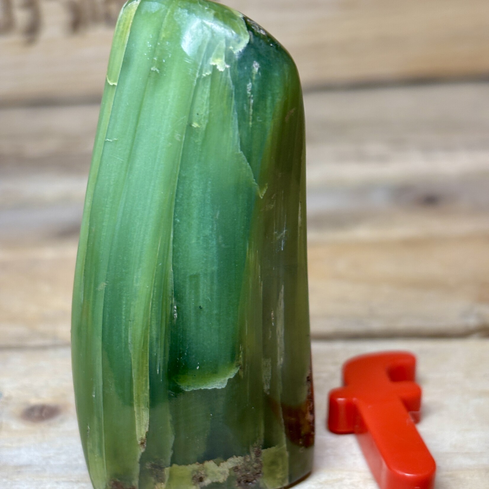 Tremolite Forme Libre – Cristal Naturel Poli – Spécimen Minéral Rare – Pièce Unique