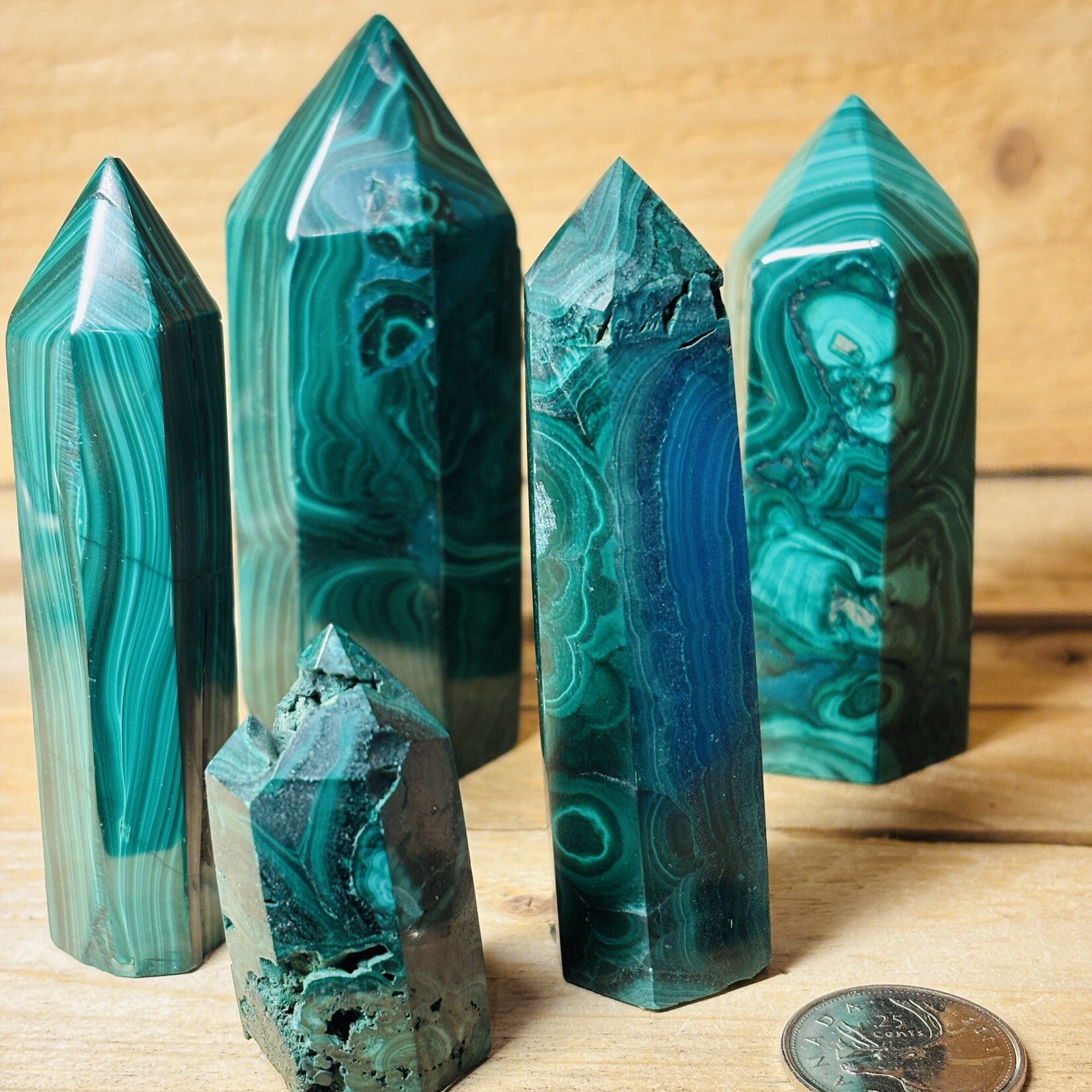 Grande Tour de Malachite – Pierre d'Énergie Naturelle et de Guérison Émotionnelle