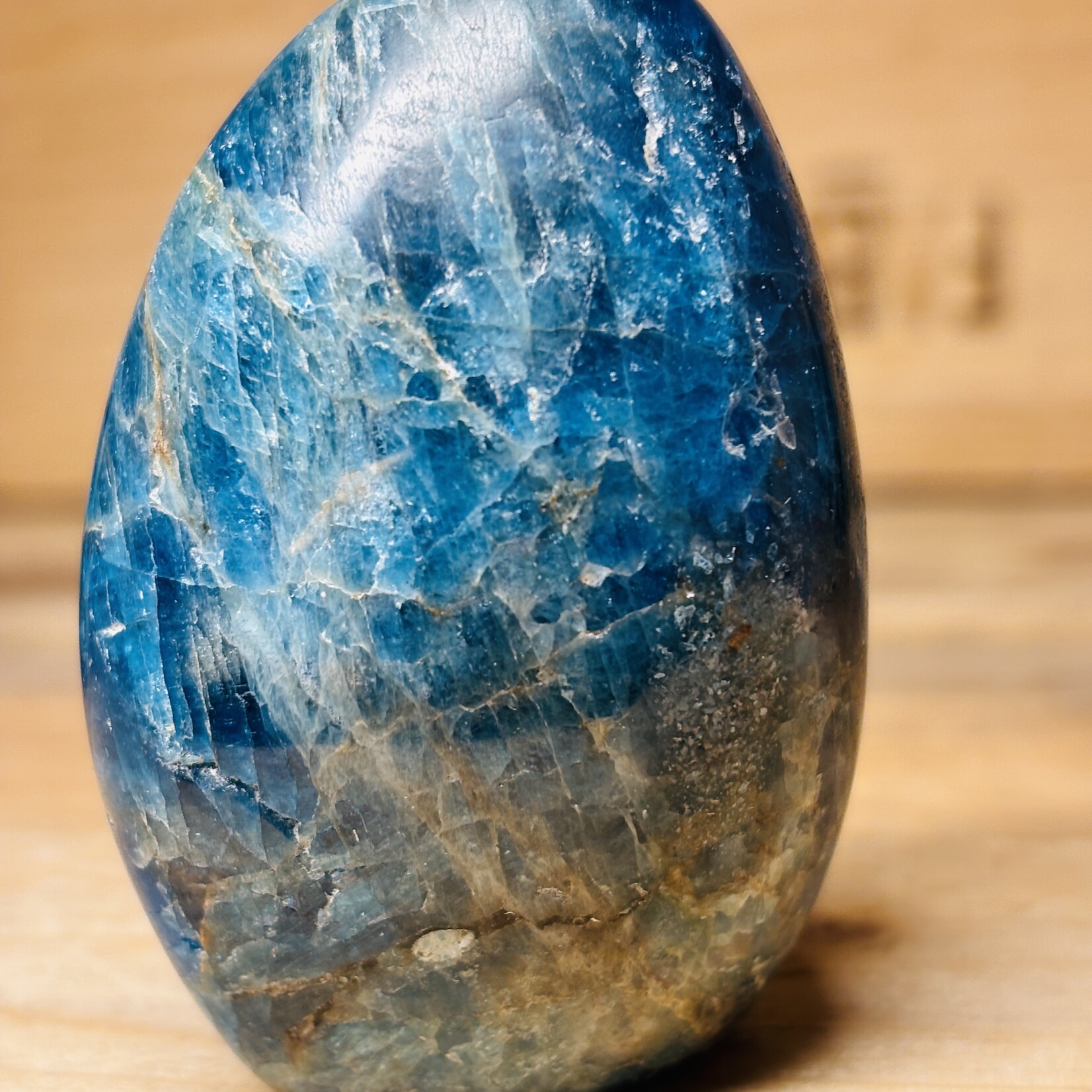 Apatite Bleue Radieuse freeForm Bombé- Améliorant la Communication et l'Auto-Expression avec Amour et Clarté - Copy