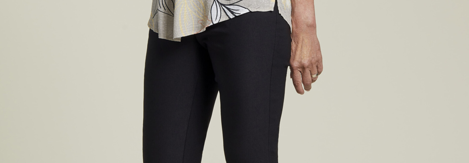 Black Pull-on Capri