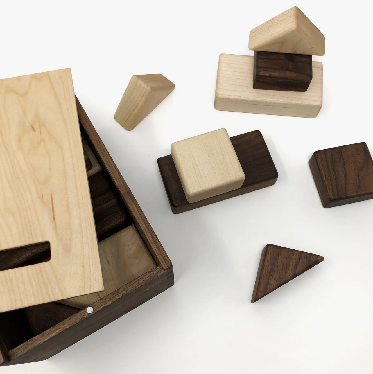 ingrain kids 16 piece wooden block set (maple + walnut) with box