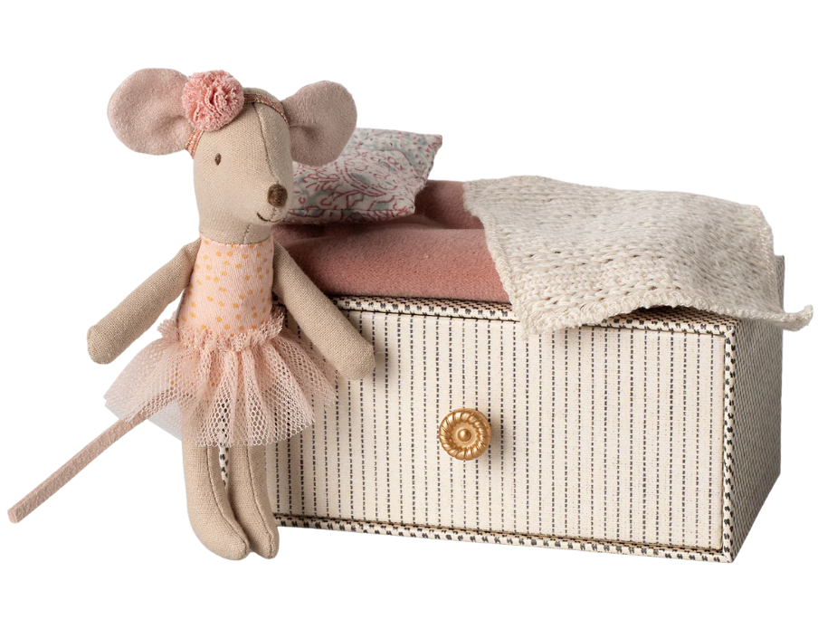 Maileg maileg little sister dance mouse in daybed