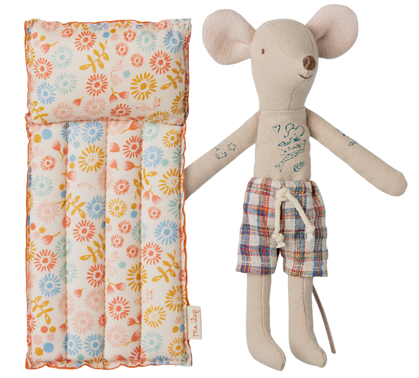 Maileg maileg beach dad mouse with flower mattress