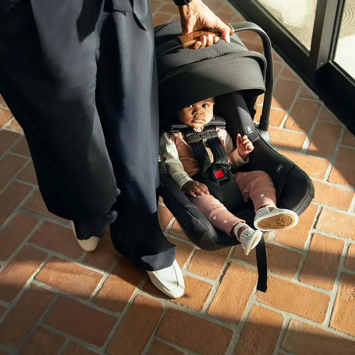 Nuna nuna PIPA aire infant car seat + base