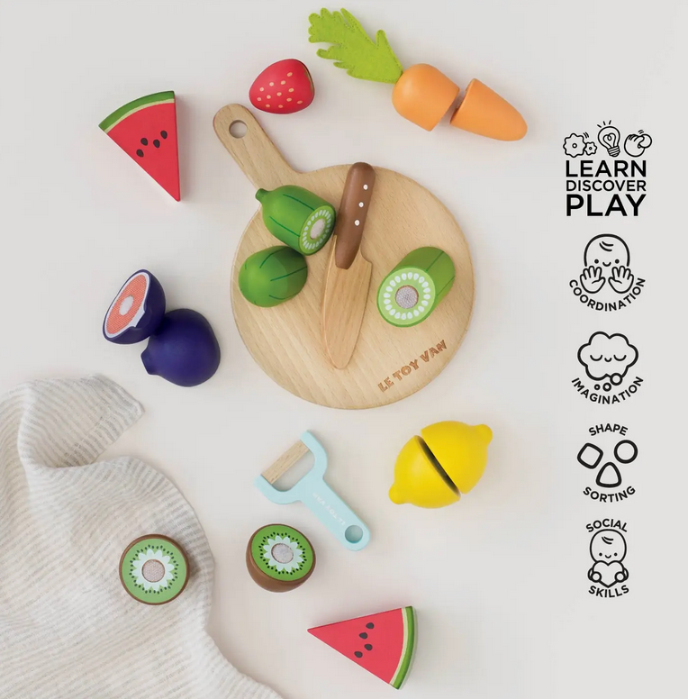 le toy van wooden cutting board + produce