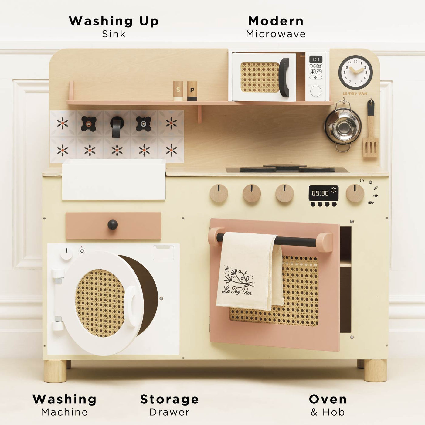 le toy van le toy van family size wooden play kitchen