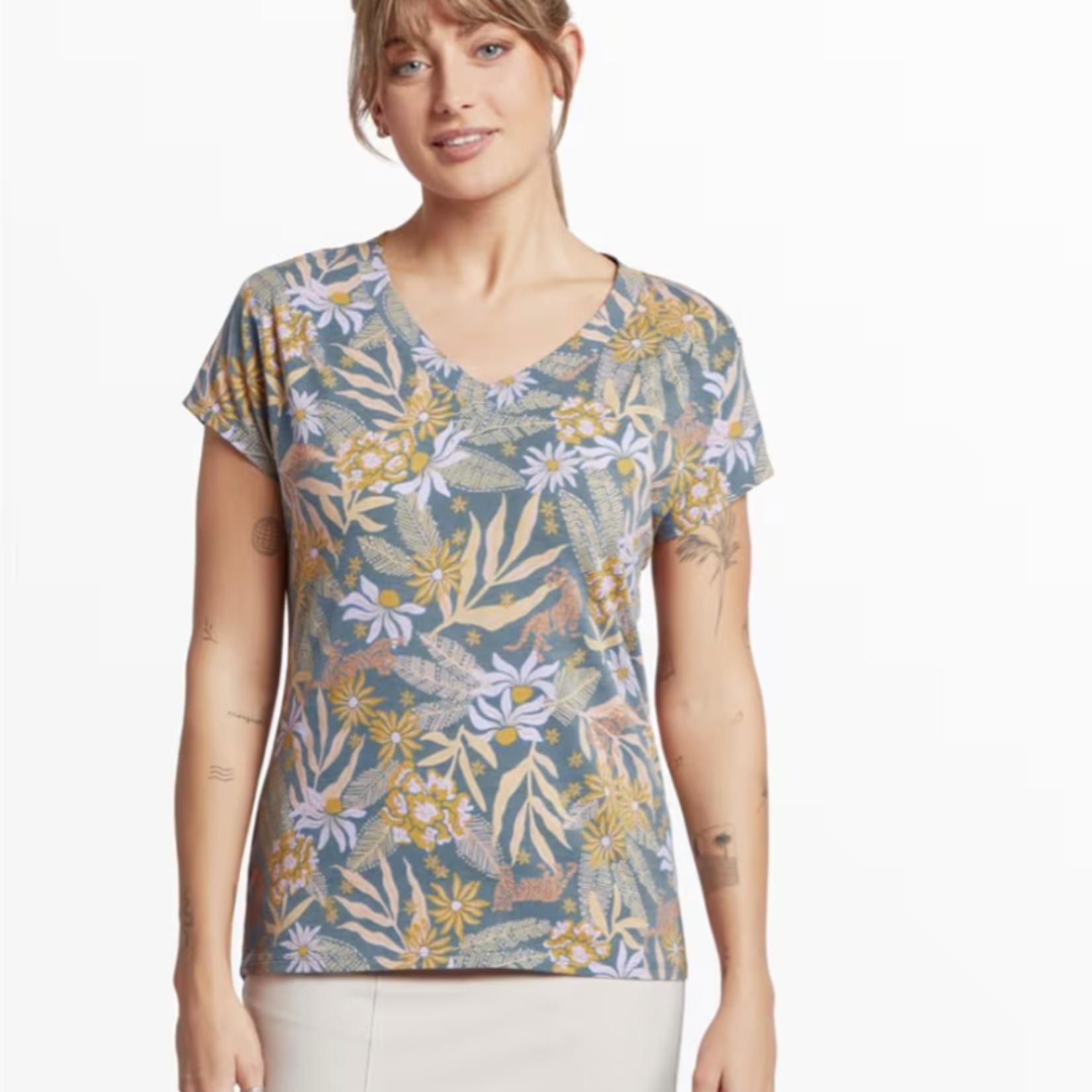 Sherpa Sherpa Neha V Neck Tee (W) Haze Tiger Floral S