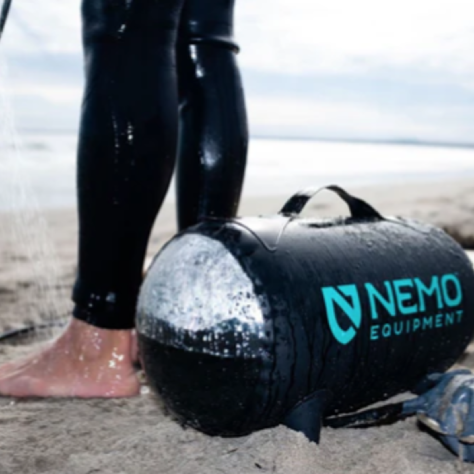 Nemo Equipment Nemo Helio Pressure Shower (Dark Verglas)