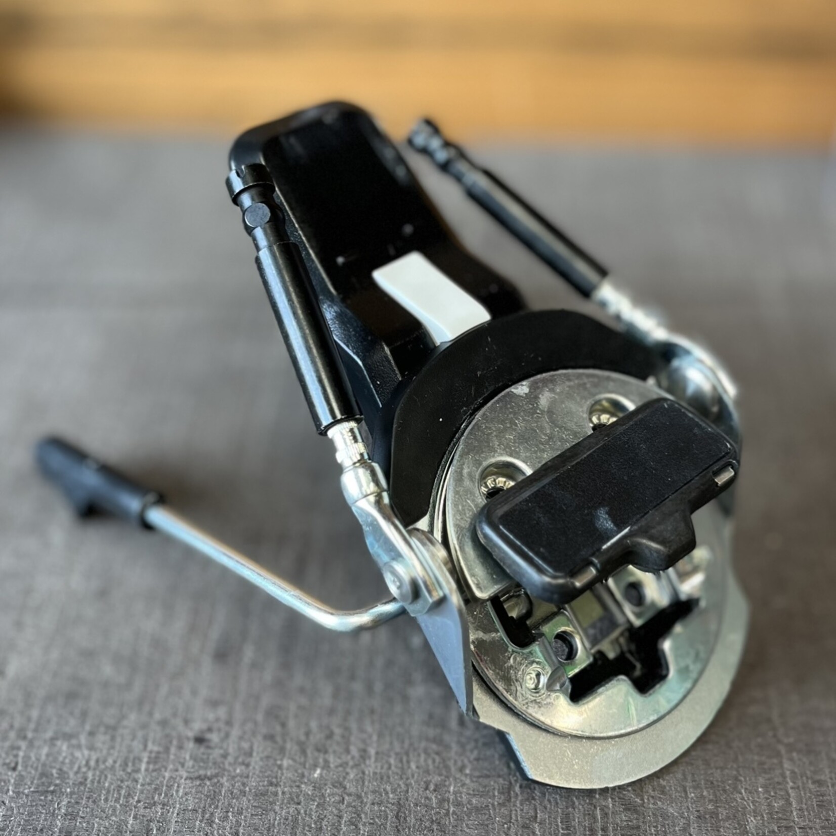 Dynastar Look PIVOT B 95 (80-95mm) Alpine Binding Brake (A)