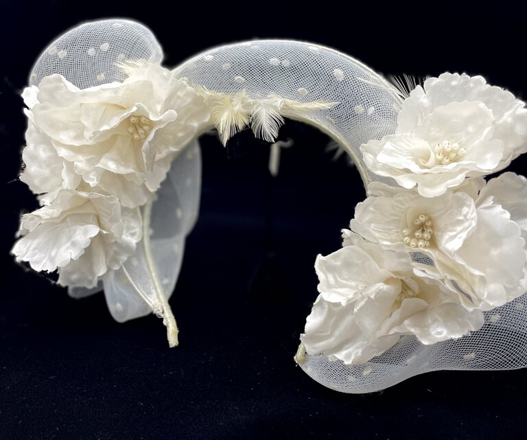 Kalico Delafay Kalico Delafay Ivory Dot Horse Hair & Pearled Flower Halo