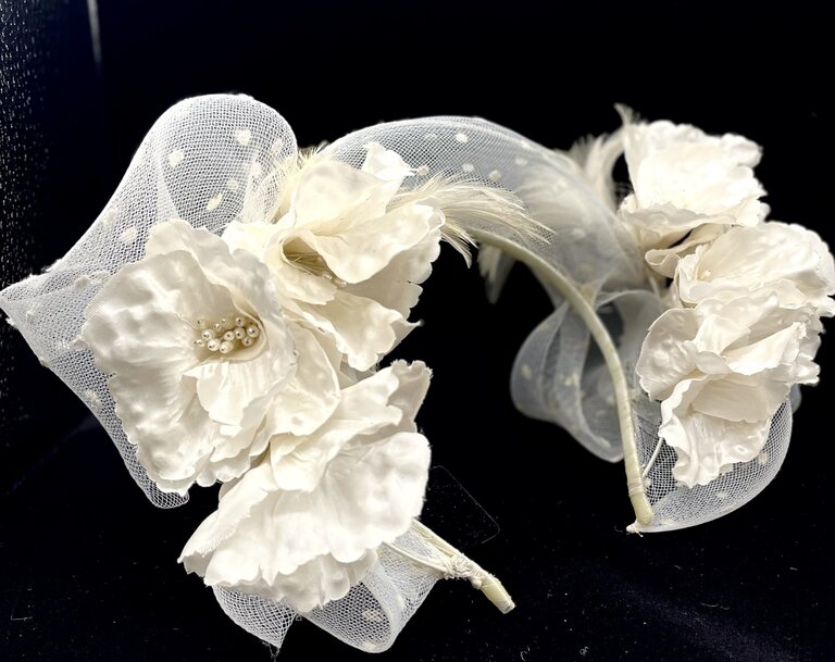 Kalico Delafay Kalico Delafay Ivory Dot Horse Hair & Pearled Flower Halo