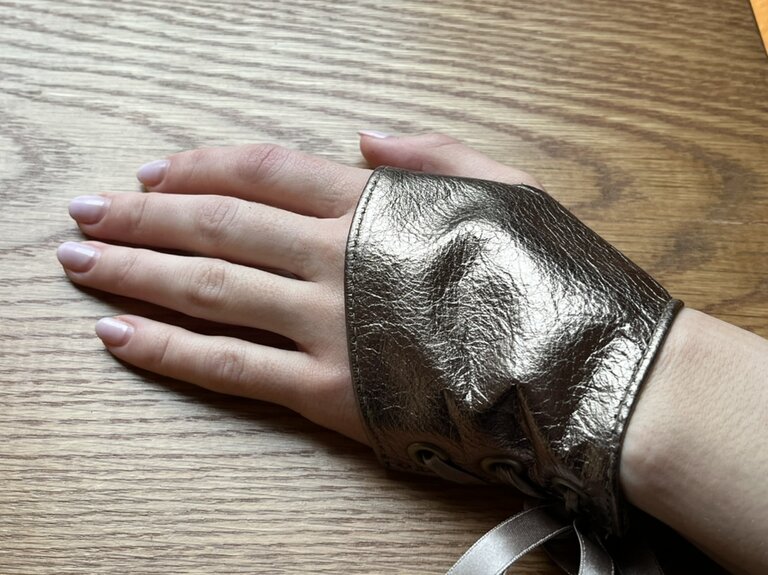 Dark Garden Signature Leather Glovelettes