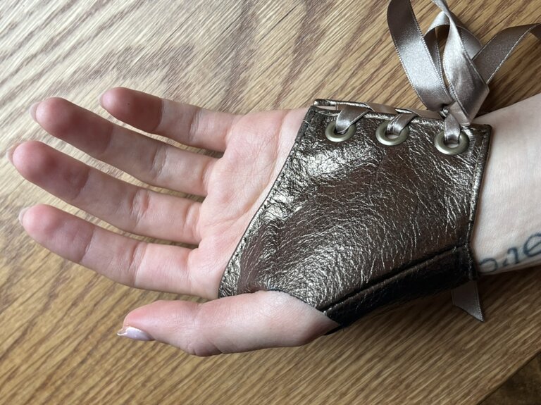 Dark Garden Signature Leather Glovelettes
