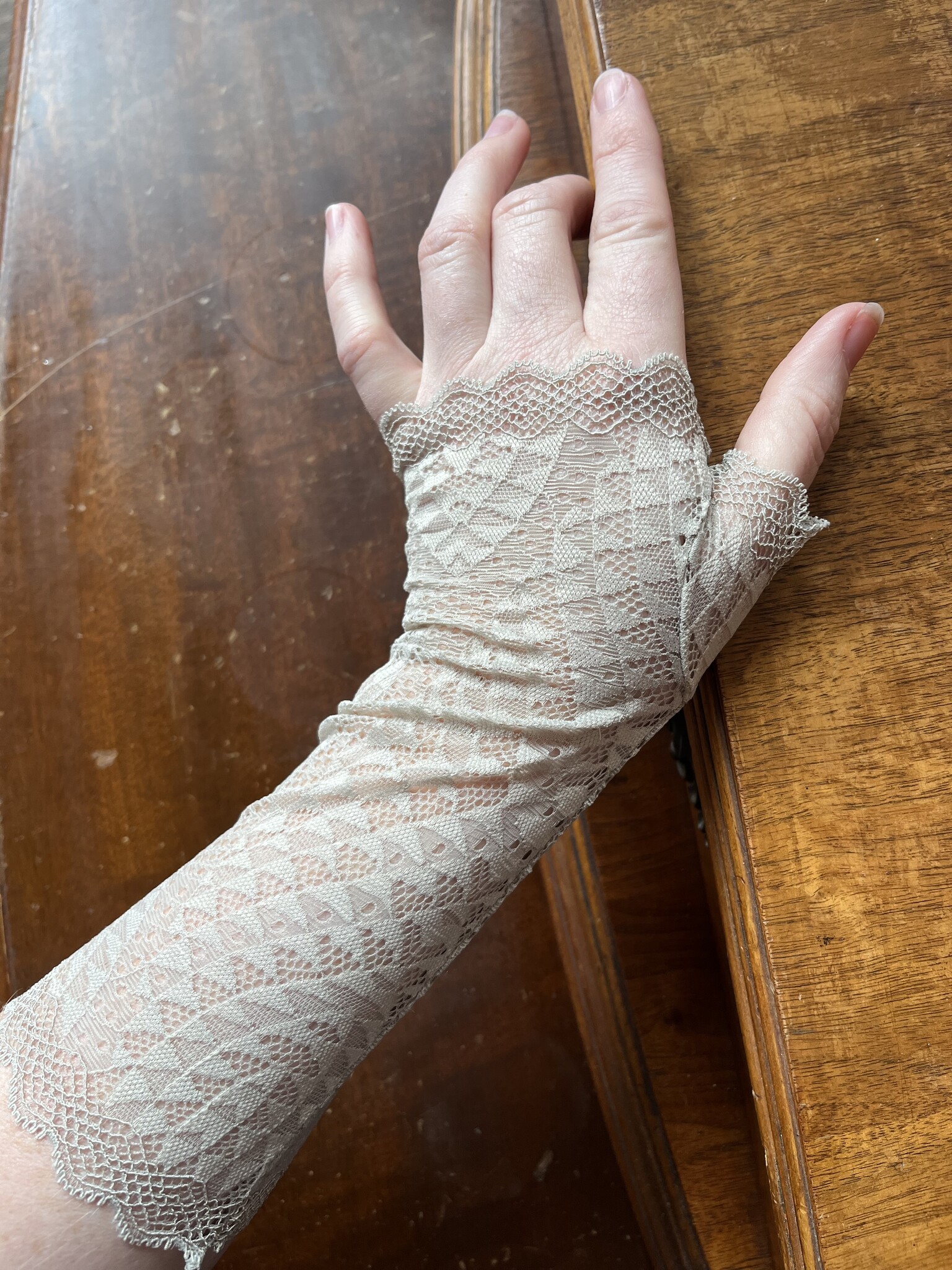 Fingerless Lace Gloves-4