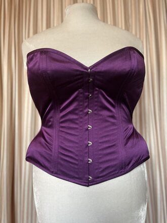 Dark Garden Amethyst Purple Satin Sweetheart 36 (Limited Edition) Dark Garden Amethyst Purple Satin Sweetheart 36 (Limited Edition)