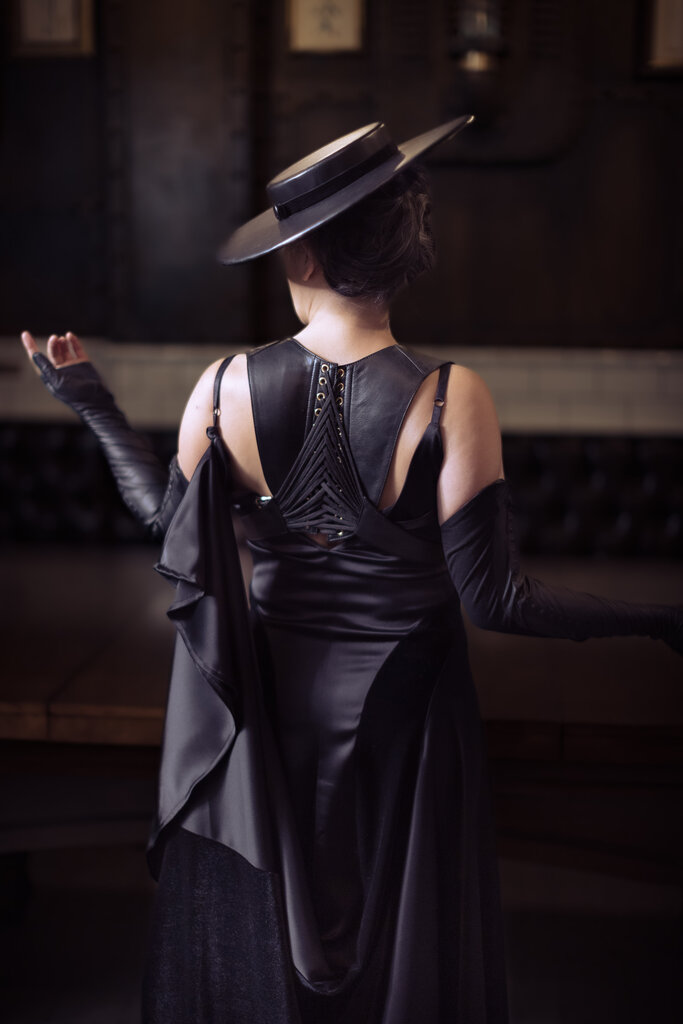 Dark Garden Posture Harness in Black Leather