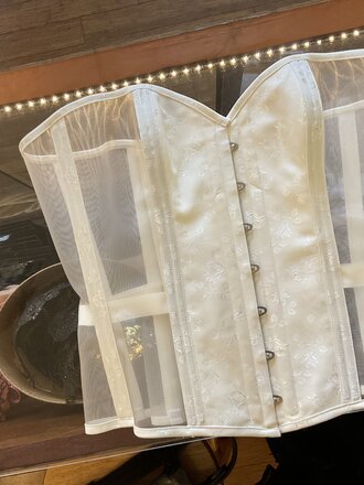 Dark Garden White Rose Coutil with White Mesh Valentine 34 (Limited Edition) Dark Garden White Rose Coutil with White Mesh Valentine 34 (Limited Edition)