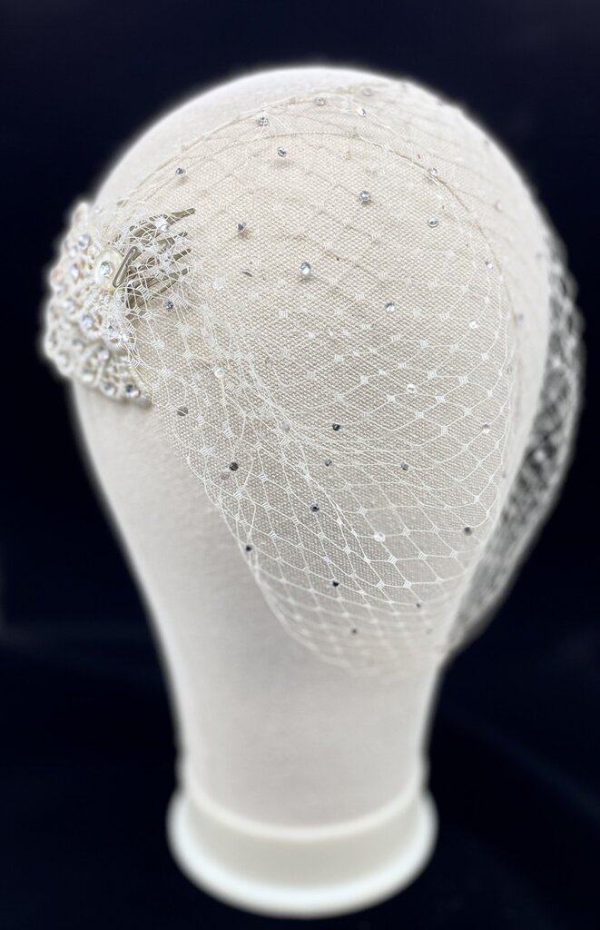 Kalico Delafay Kalico Delafay Ivory Veil w/Lace Clips Dotted w/Crystals