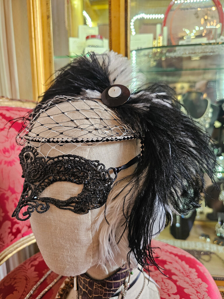 Kalico Delafay Kalico Delafay Juliette Frame with Black & White Ostrich Feathers