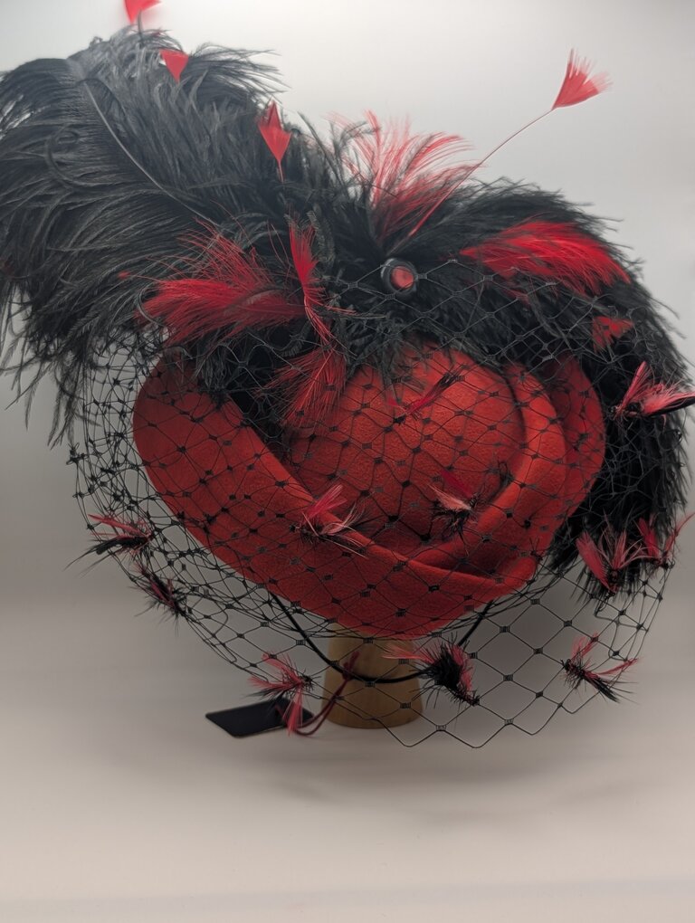 Kalico Delafay Kalico Delafay Red Felt with Feathers Fly Veil Red & Black Ostrich Feathers