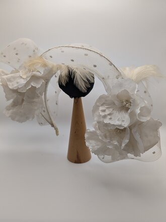 Kalico Delafay Ivory Dot Horse Hair & Pearled Flower Halo Kalico Delafay Ivory Dot Horse Hair & Pearled Flower Halo