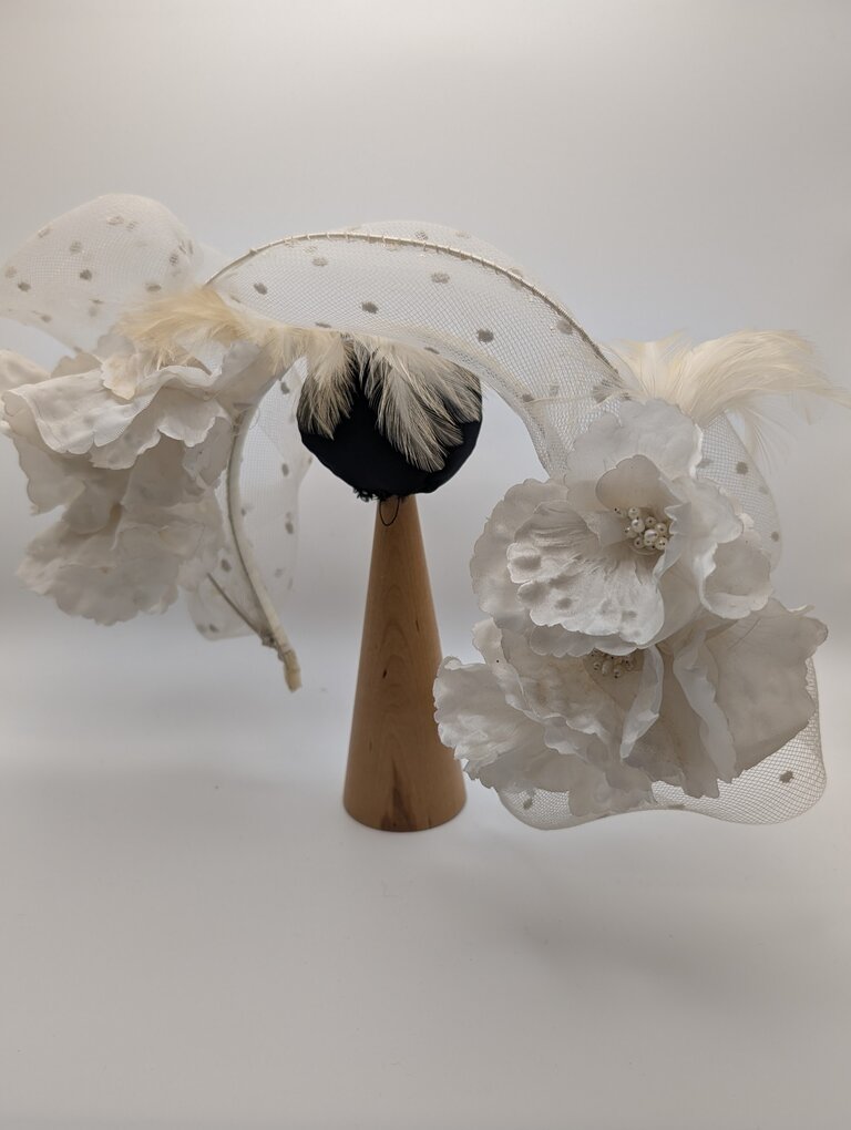 Kalico Delafay Kalico Delafay Ivory Dot Horse Hair & Pearled Flower Halo