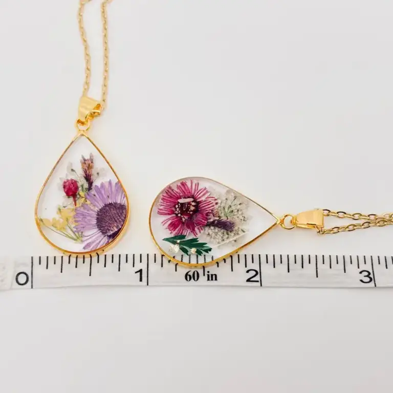 Mio Queena Dried Flower Necklace