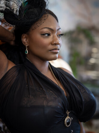 1928 Jewelry Black Oval Locket 1928 Jewelry Black Oval Locket