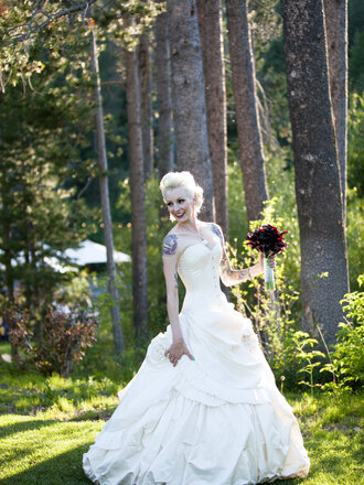 Dark Garden Ivory Satin Sweetheart 22 (Limited Edition)