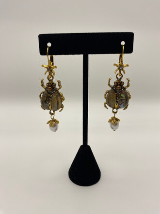 Mio Queena Vintage Insect Beetle Pearl Pendant Earrings