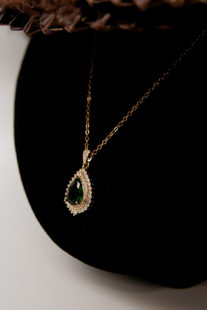 Mio Queena Green Teardrop Pendant