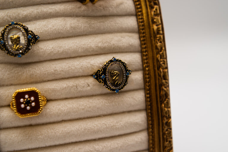 Mio Queena Vintage Baroque Bronze Goddess Ring