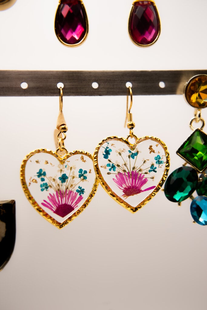 Yiwu Ivy Handicrafts Co Heart Shaped Pressed Flower Earrings