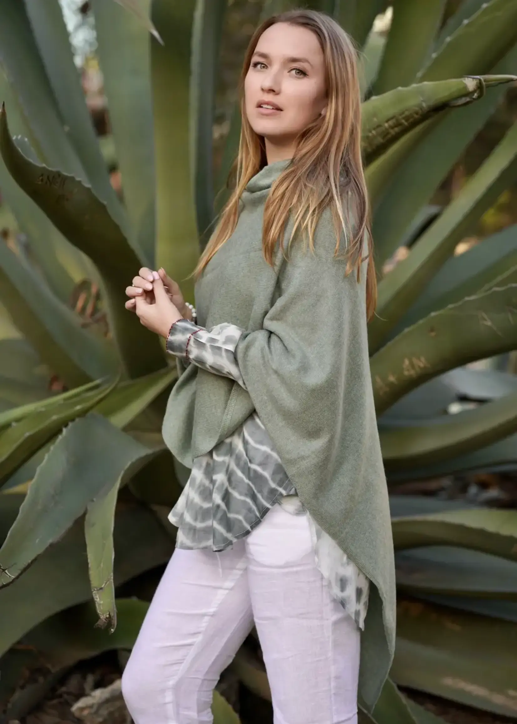 Dolma Cashmere Poncho