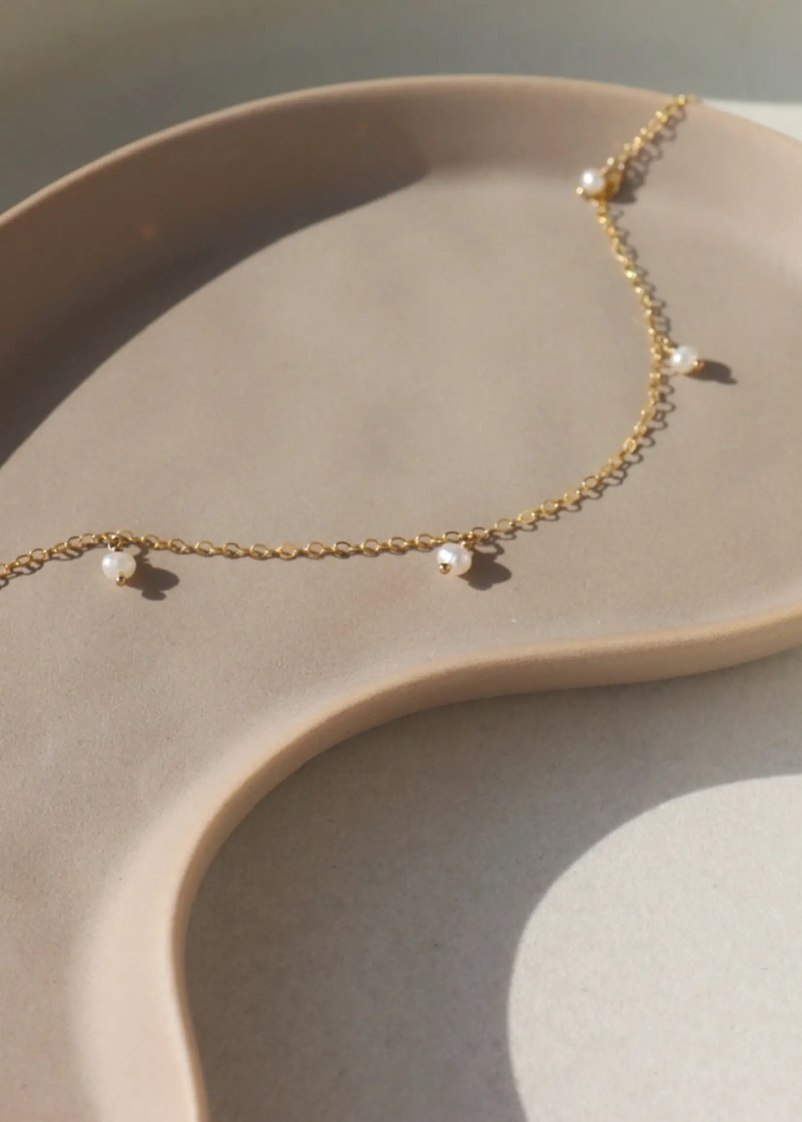 Token Jewelry Delicate Pearl Necklace