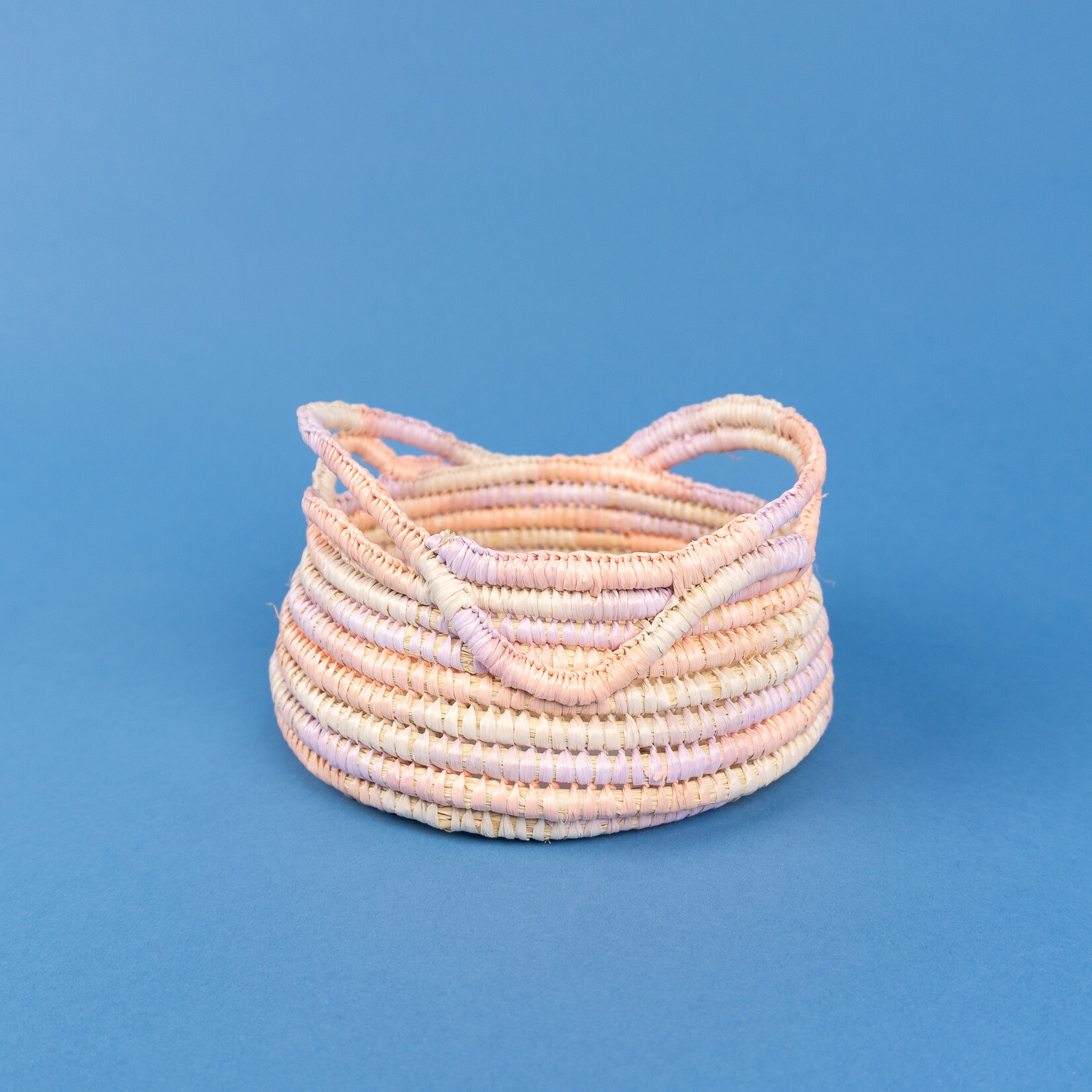 Trina Dalton-Oogjes Trina Dalton-Oogjes — Small Woven Basket (Pink)