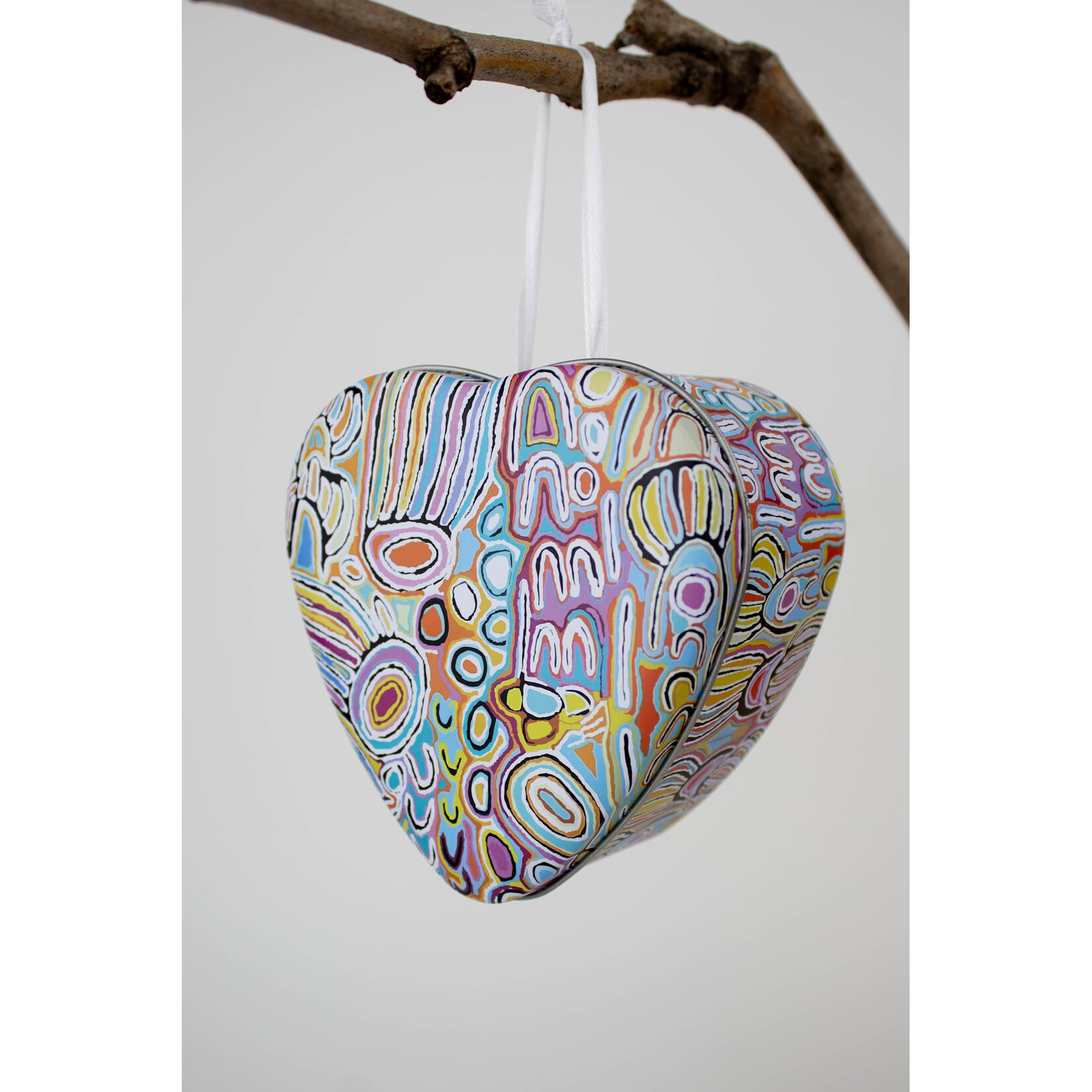 Alperstein Designs 'Warlukurlangu Artist' Tin Heart Shaped Bauble Set of 4