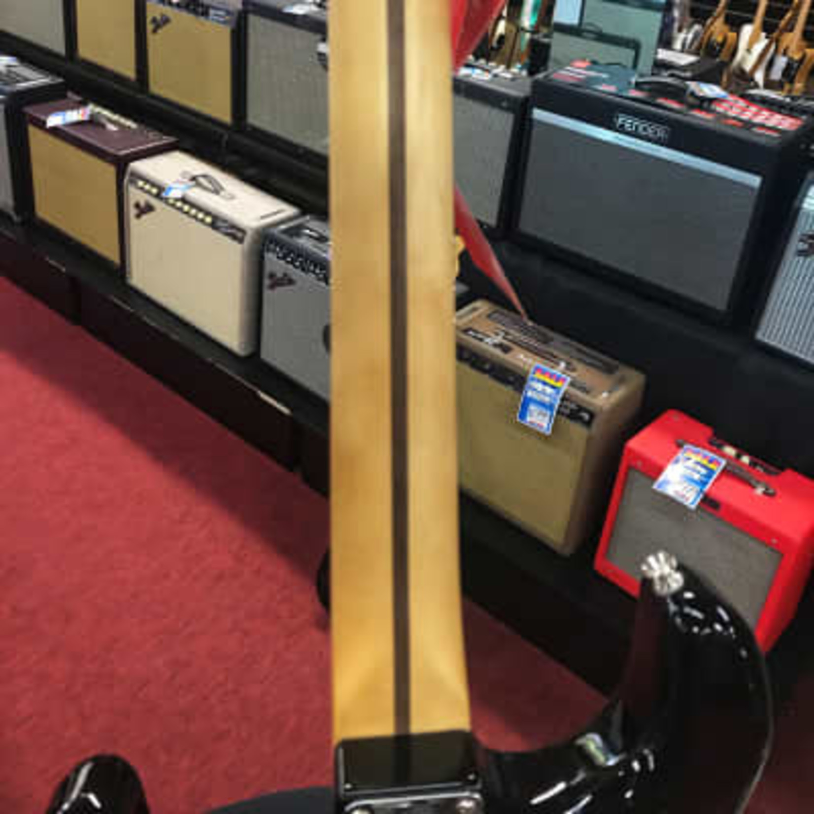 Fender Fender Player Stratocaster HSS MN 3TS in Three Tone Sunburst