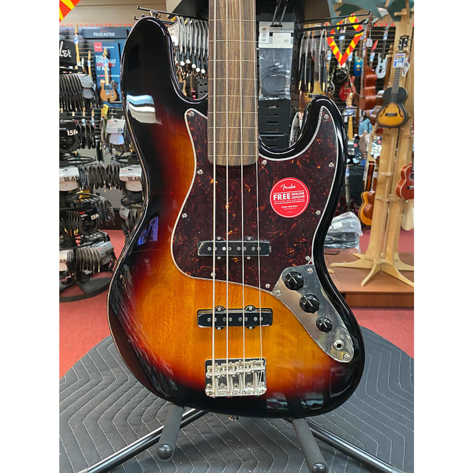 Fender ON SALE-Squier Classic Vibe '60s Jazz Bass® Fretless, Laurel Fingerboard, 3-Color Sunburst