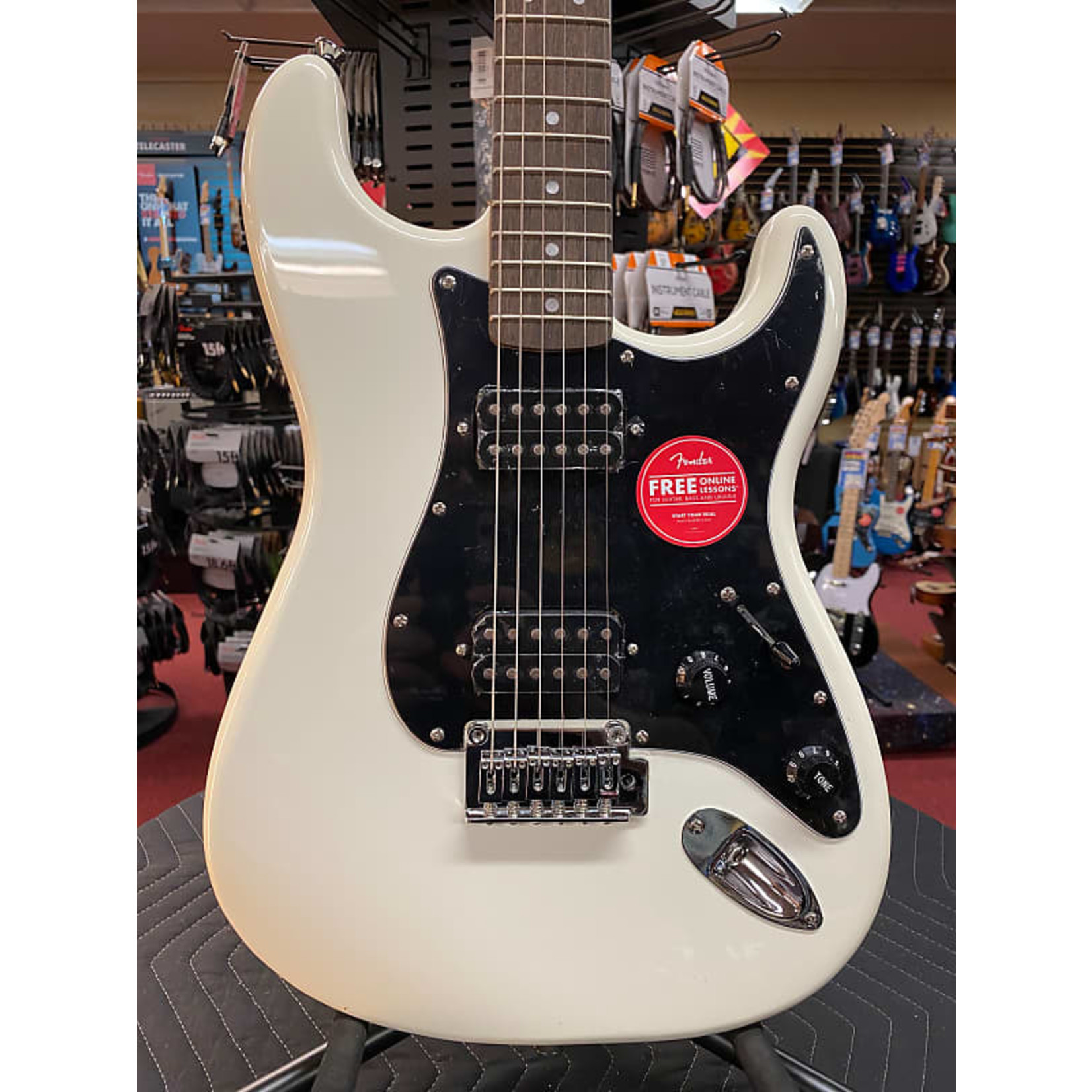 Squier Squier Affinity Series™ Stratocaster® HH, Laurel Fingerboard, Black Pickguard, Olympic White