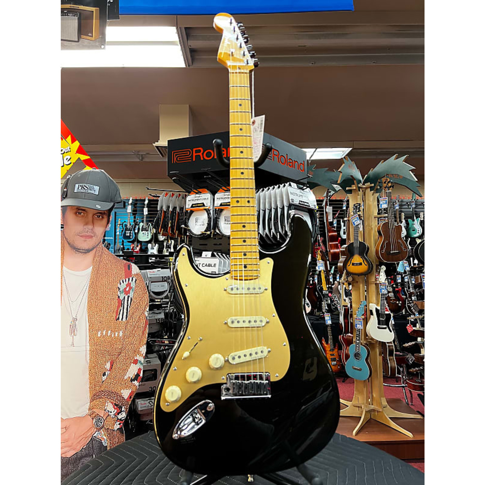 Fender Fender American Ultra Stratocaster® Left-Hand, Maple Fingerboard, Texas Tea